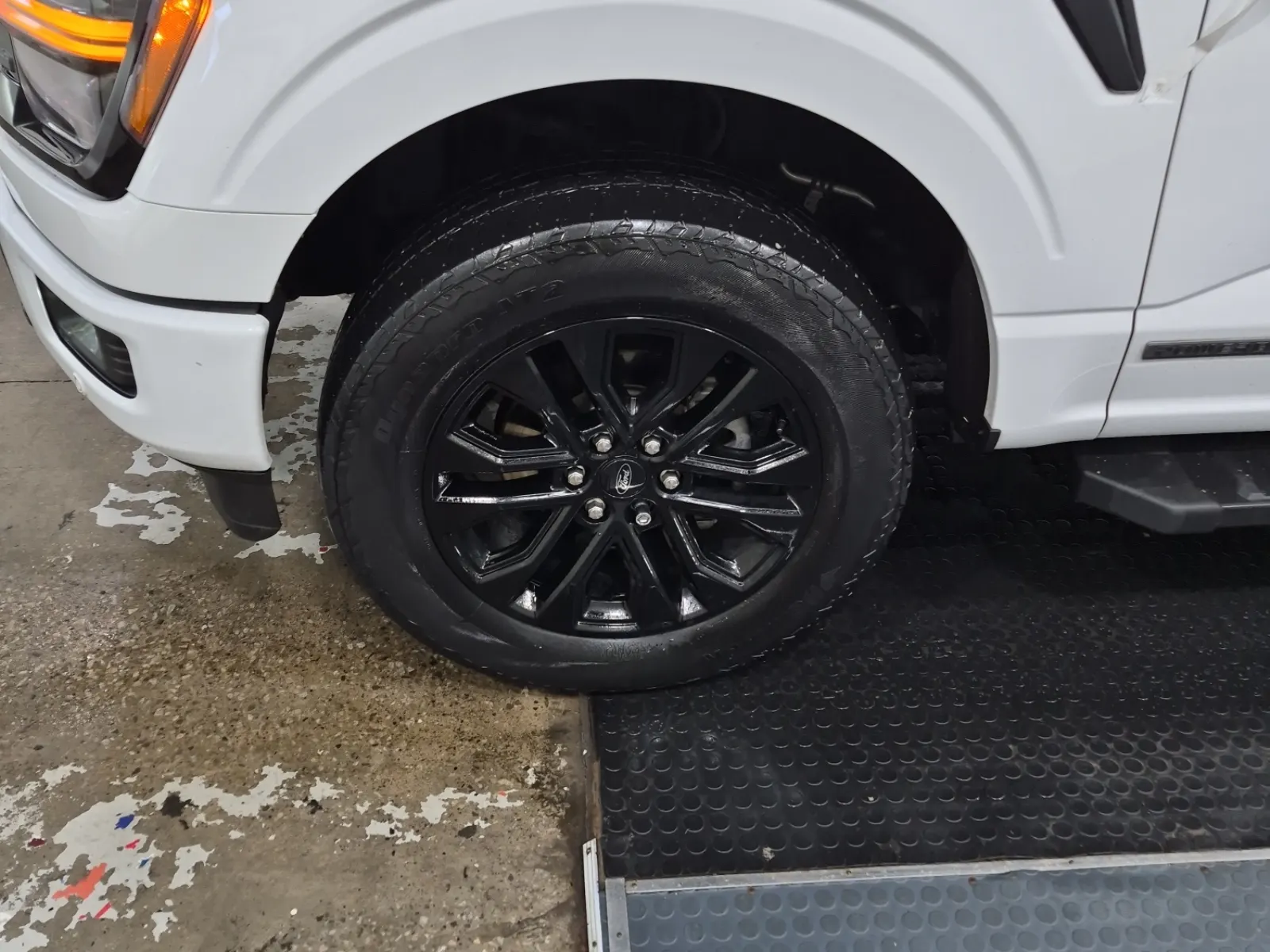 Front driver wheel/tire photo