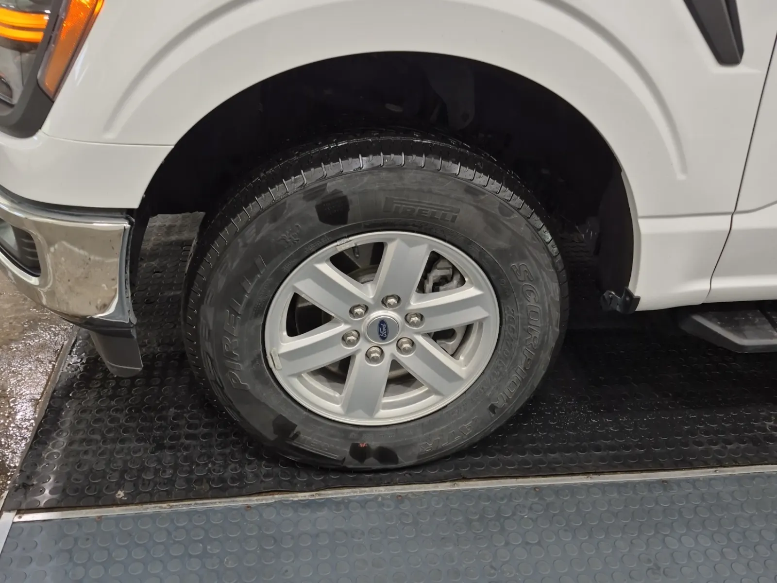 Front driver wheel/tire photo