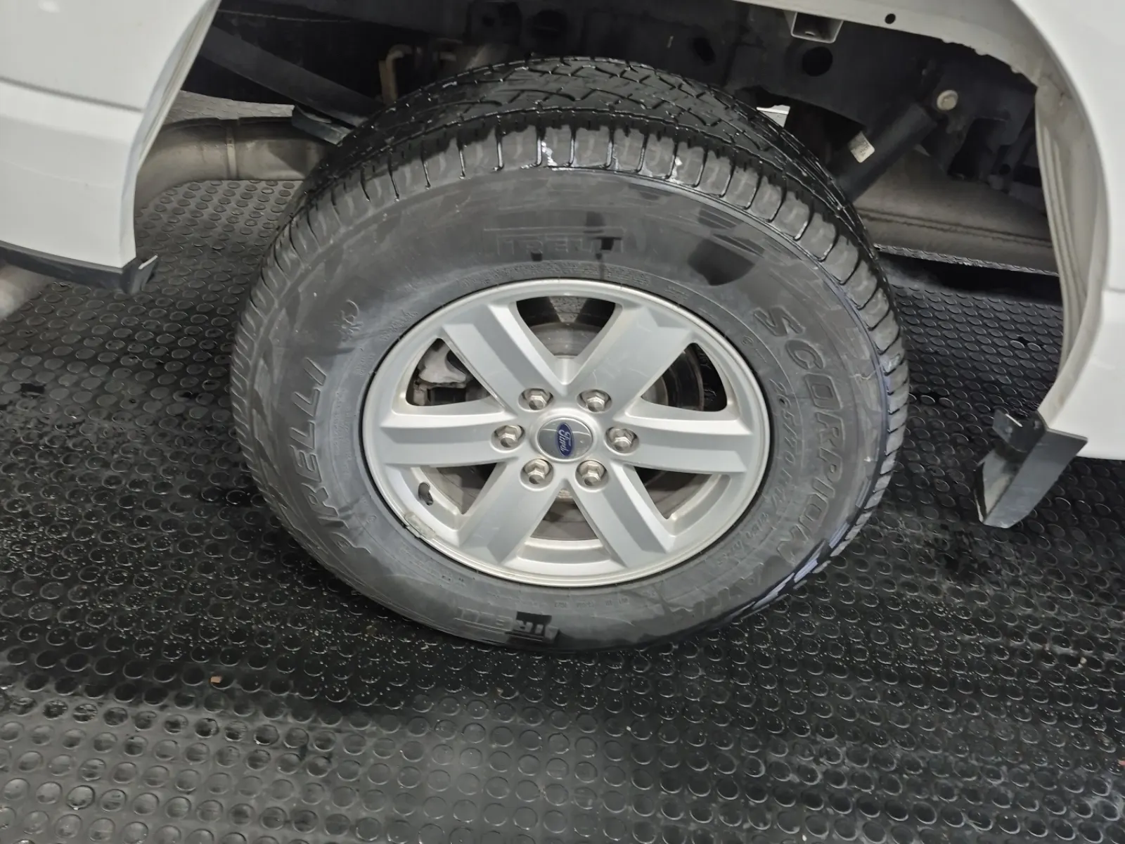 Right Rear Wheel/Tire Photo