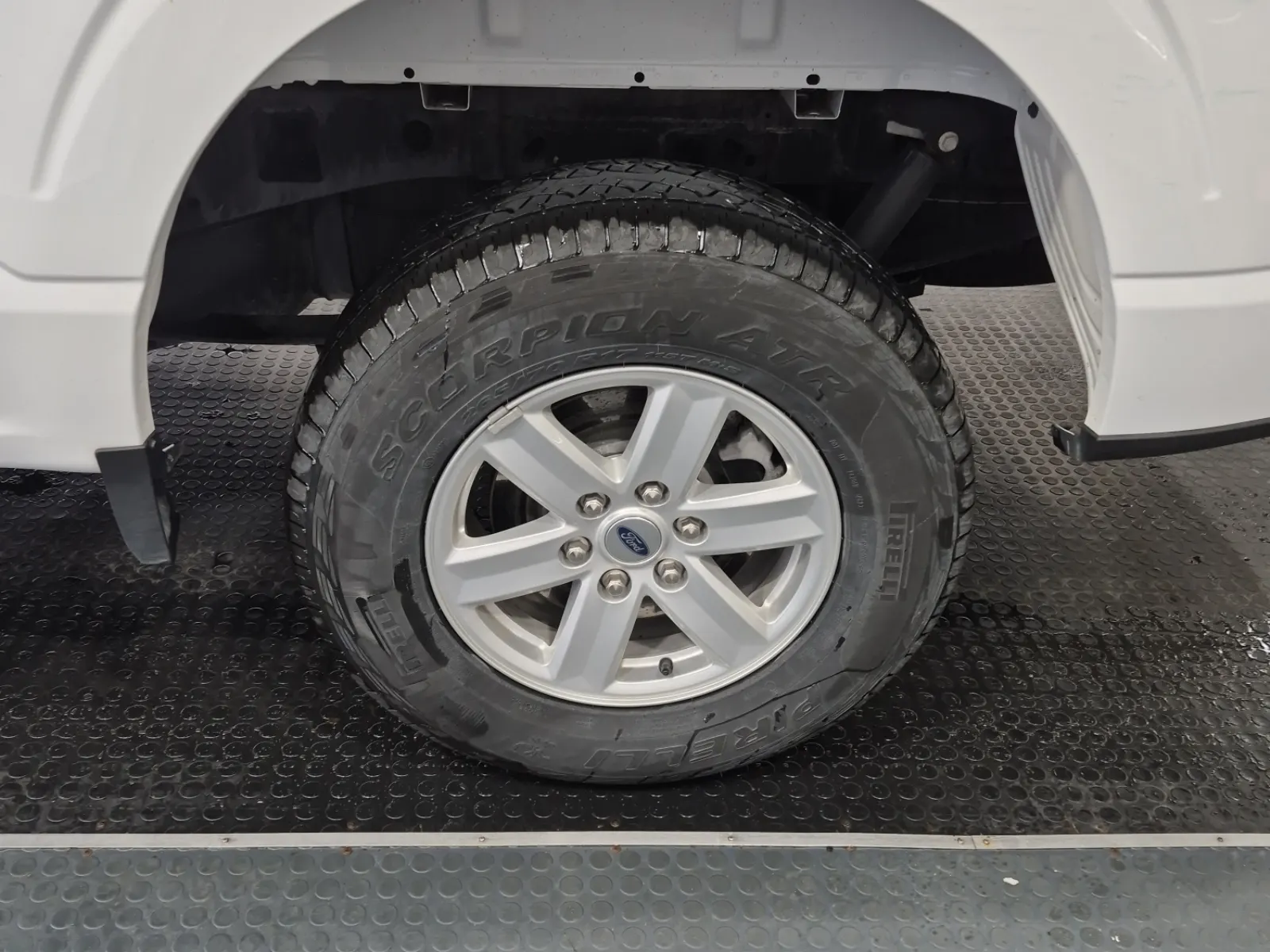 Left Rear Wheel/Tire Photo