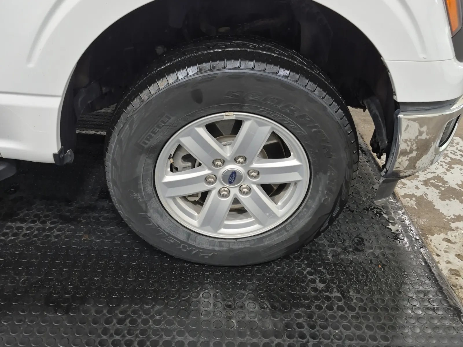 Right Front Wheel/Tire Photo