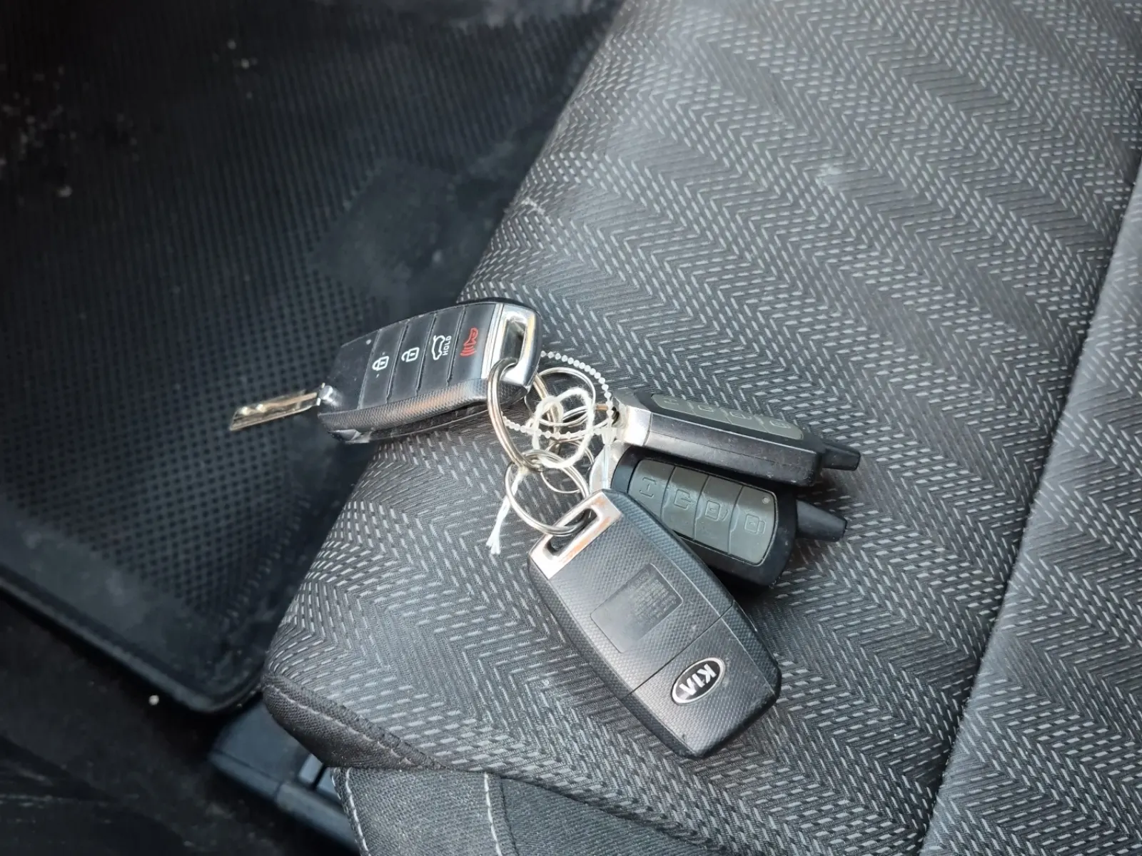 Keys/Fobs/Manual Photo