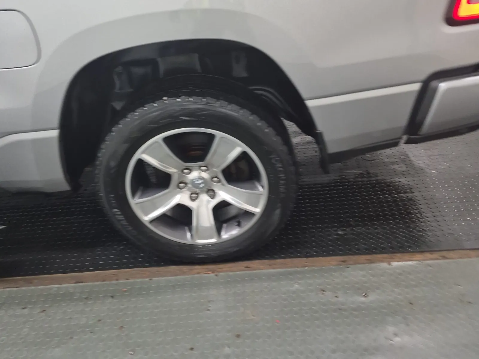 Left Rear Wheel/Tire Photo