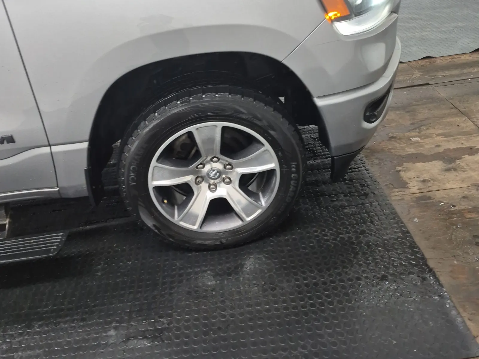 Right Front Wheel/Tire Photo