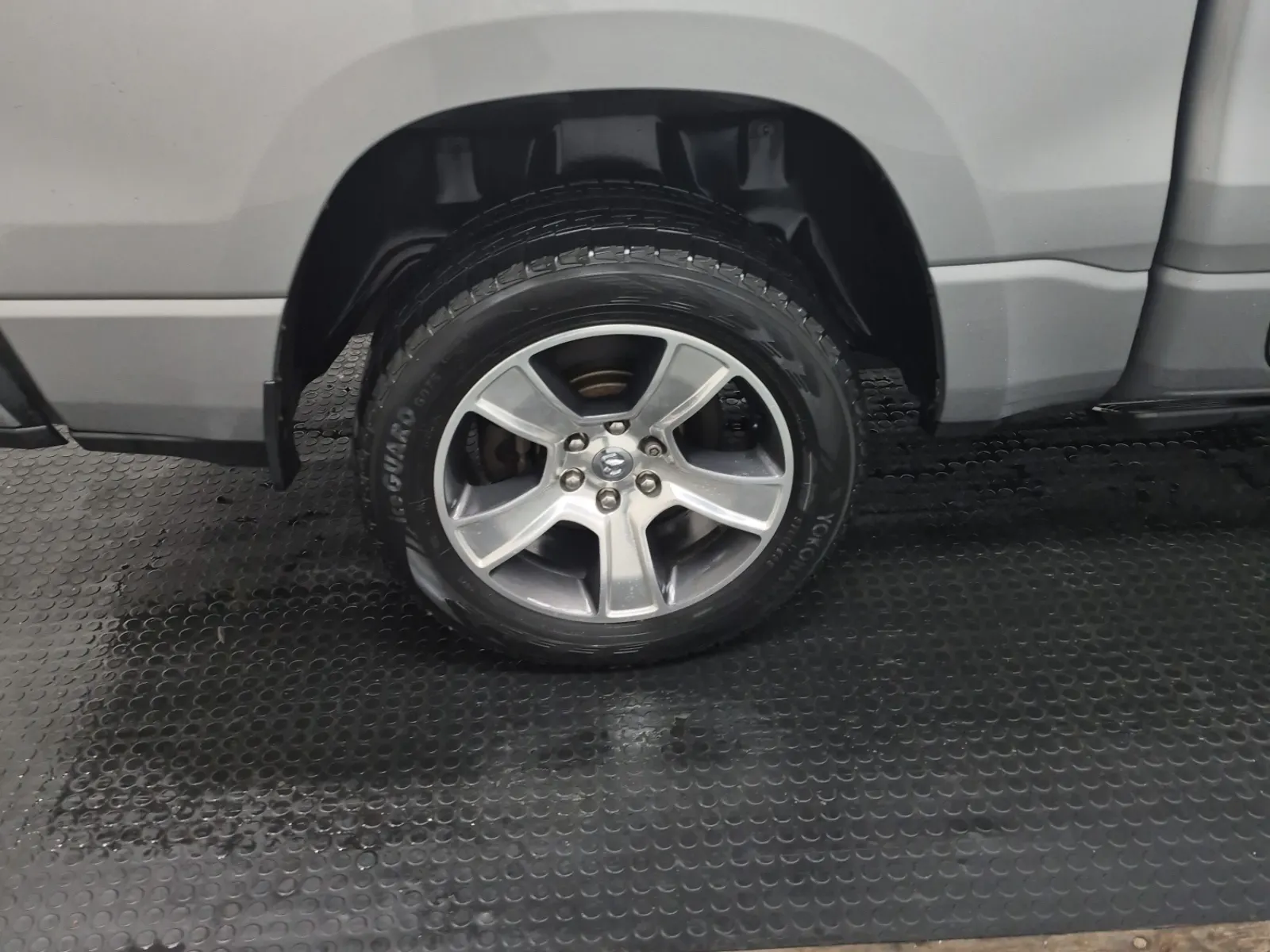 Right Rear Wheel/Tire Photo