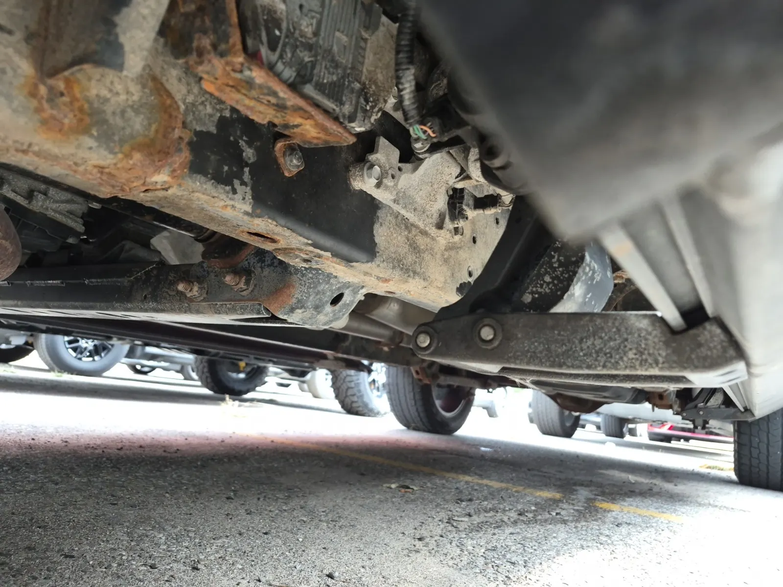 Undercarriage - Driver Photo