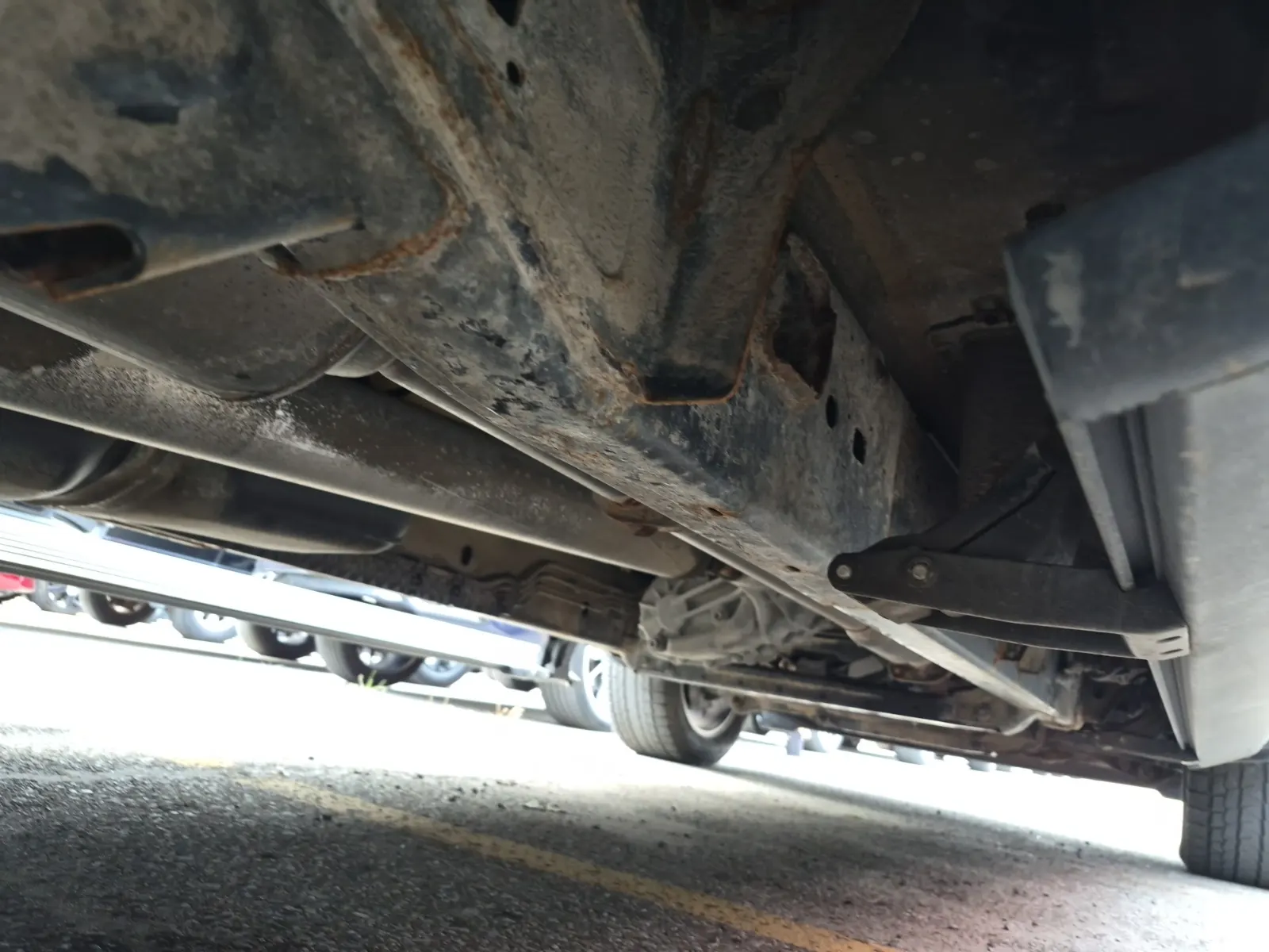 Undercarriage - Passenger Photo