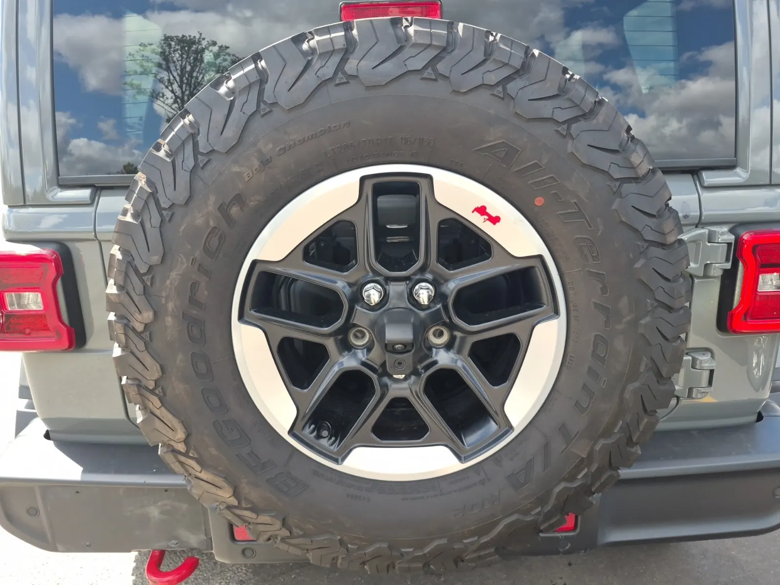 Spare Tire & Wheel Photo