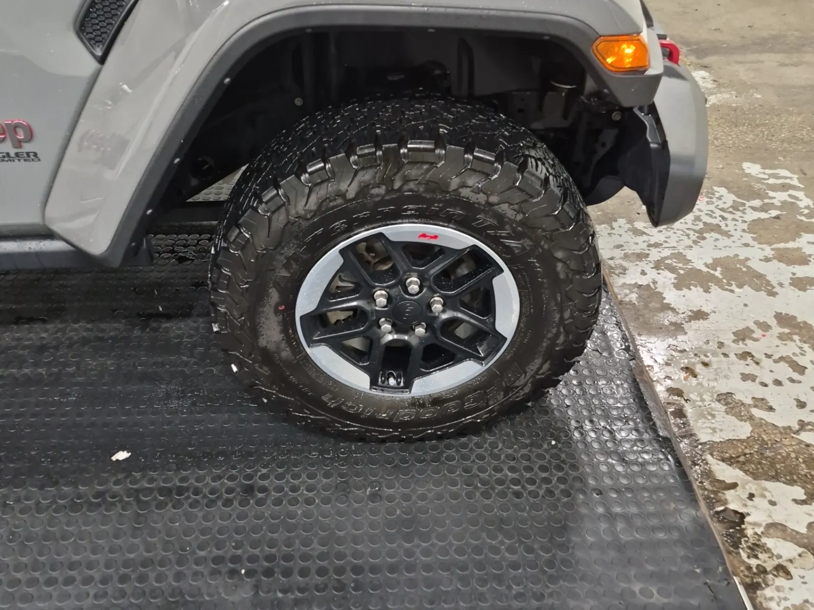 Right Front Wheel/Tire Photo