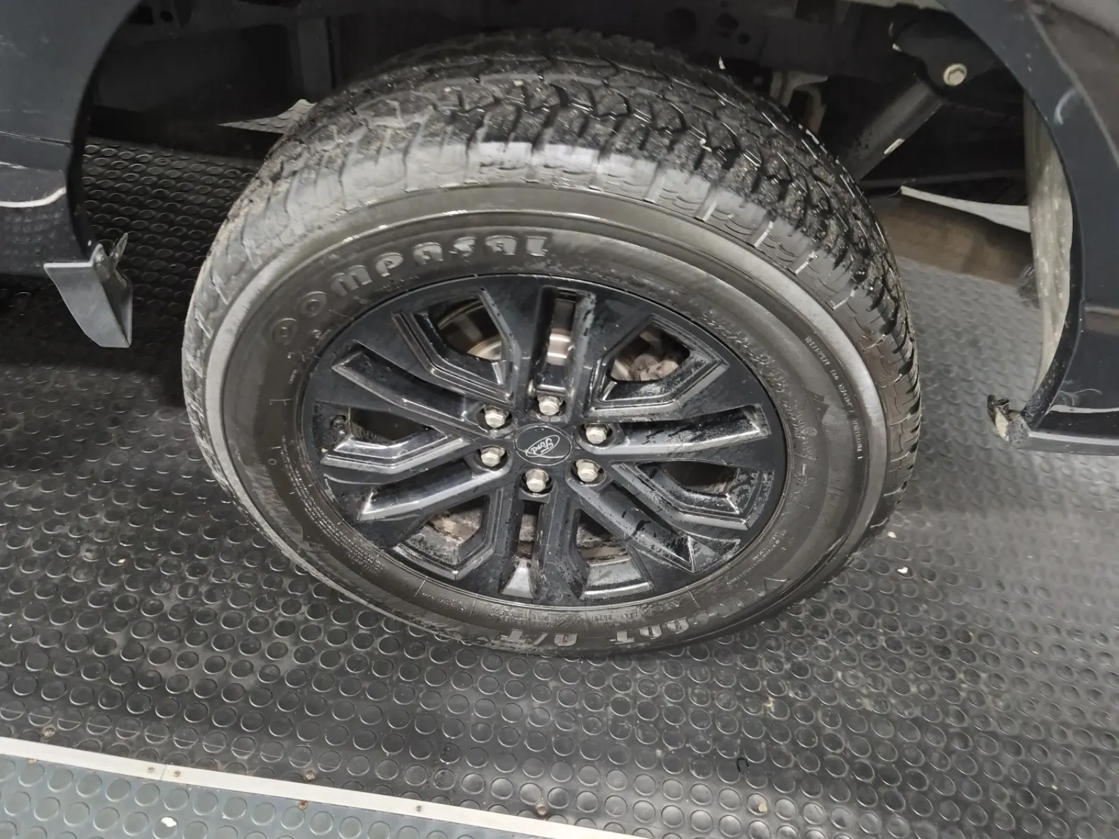 Left Rear Wheel/Tire Photo