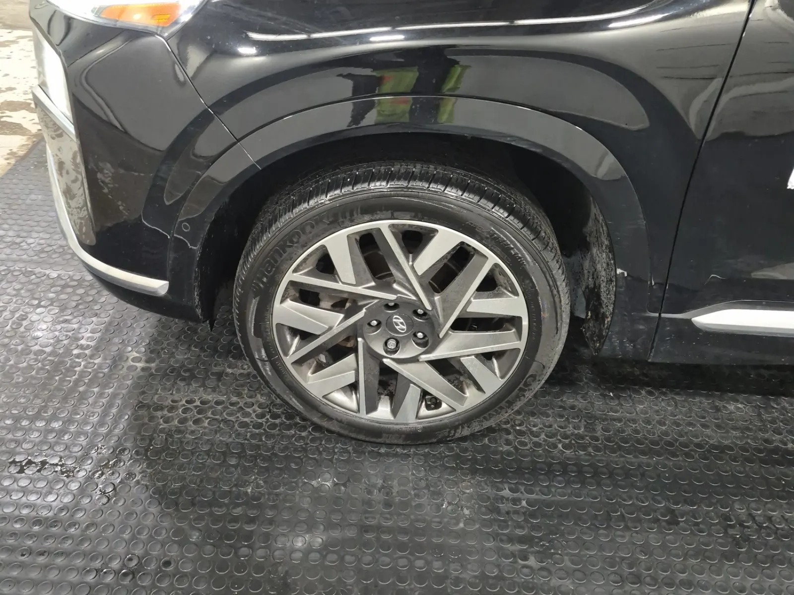 Front driver wheel/tire photo