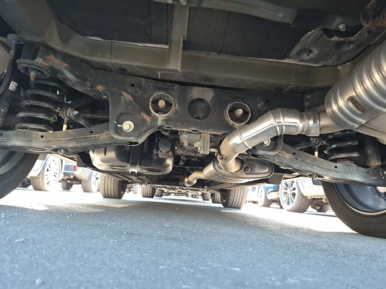 Undercarriage - Rear Photo