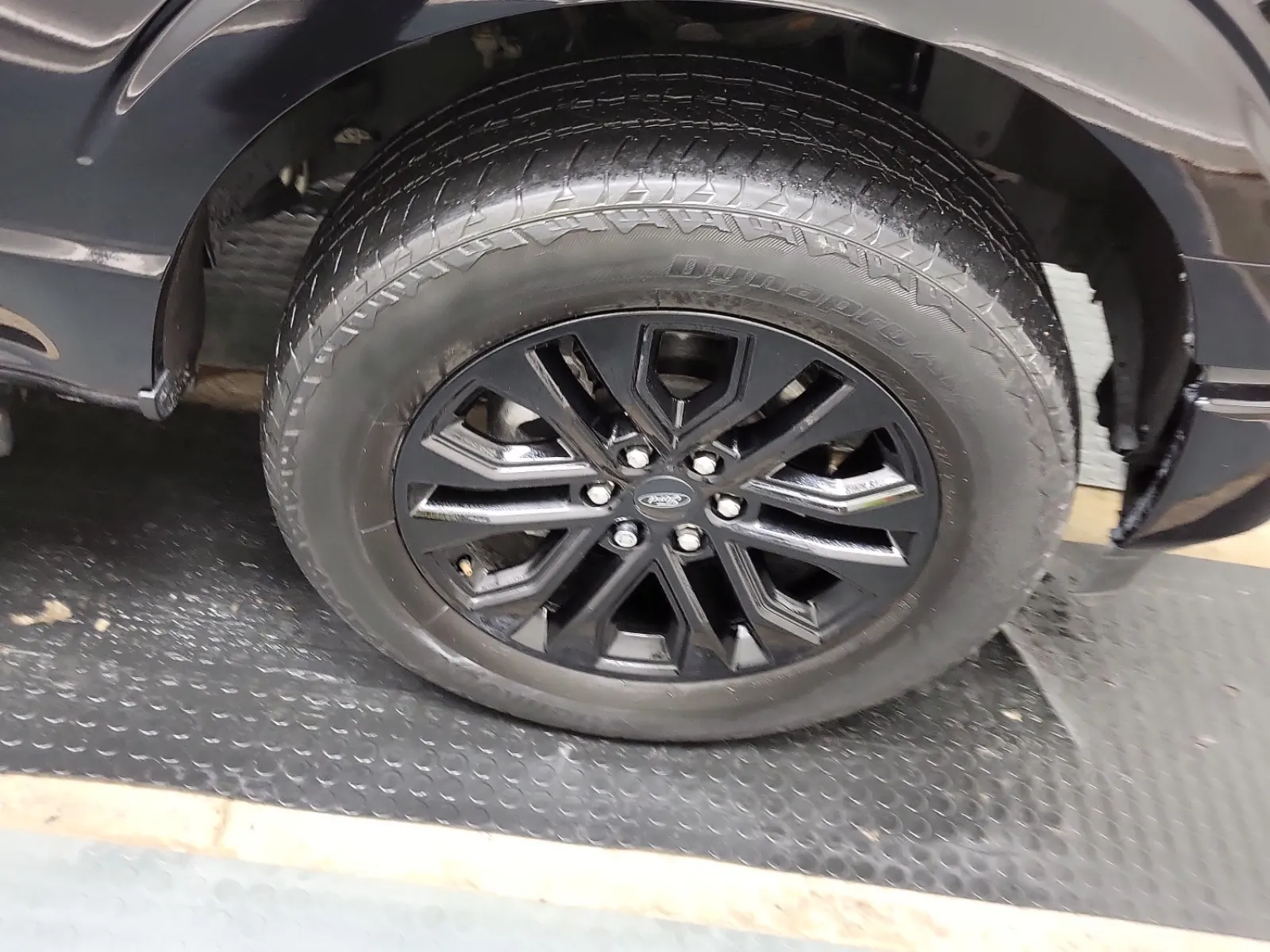 Right Front Wheel/Tire Photo