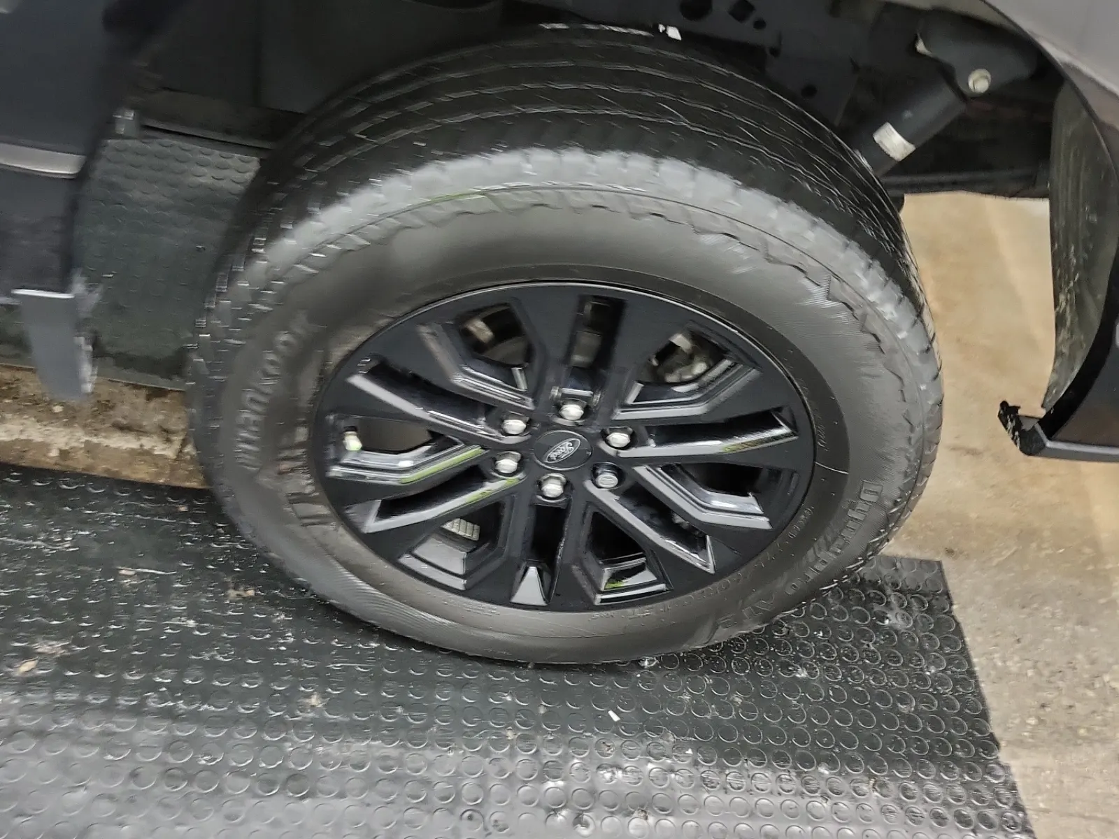 Left Rear Wheel/Tire Photo