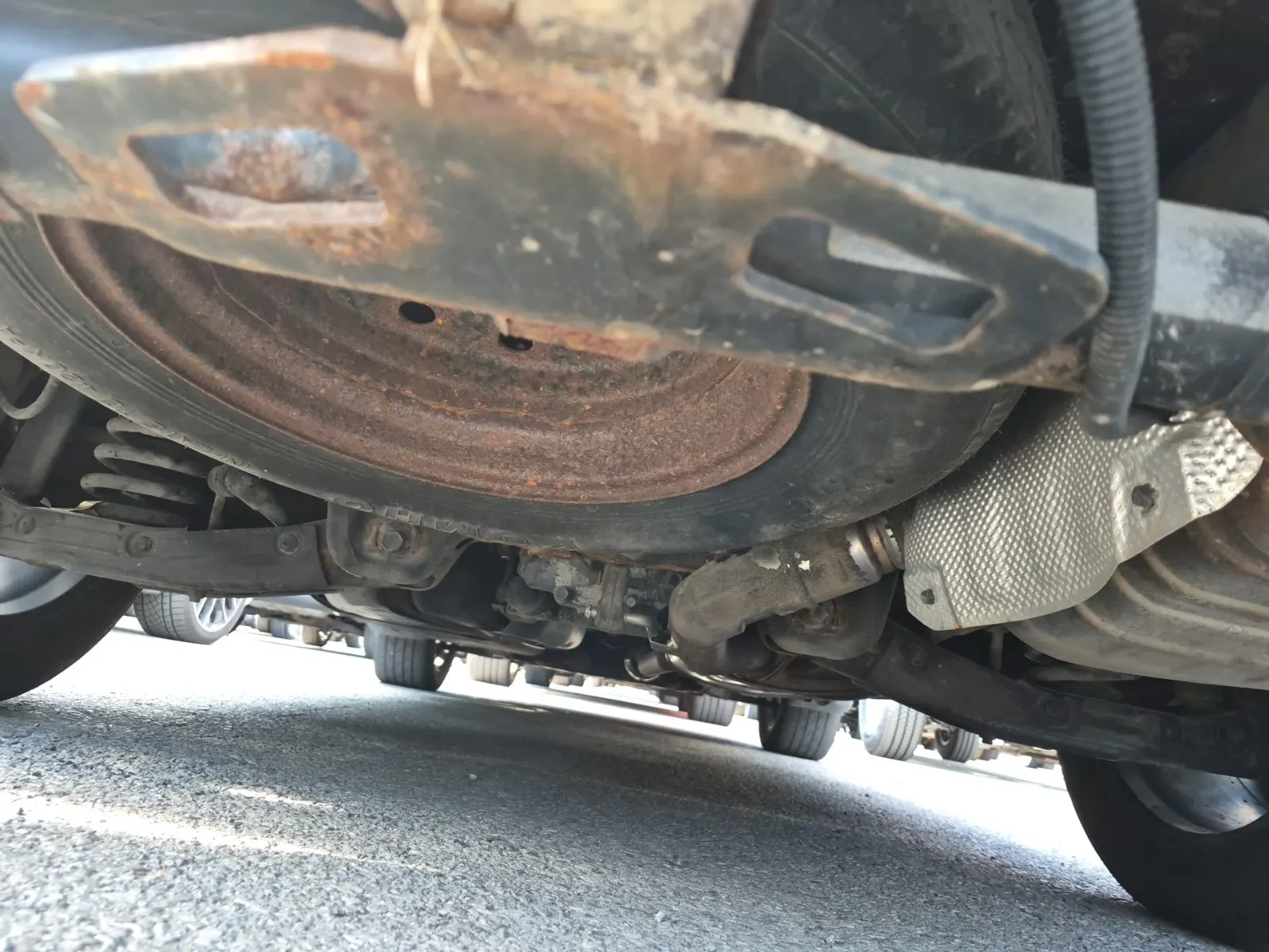 Undercarriage - Rear Photo
