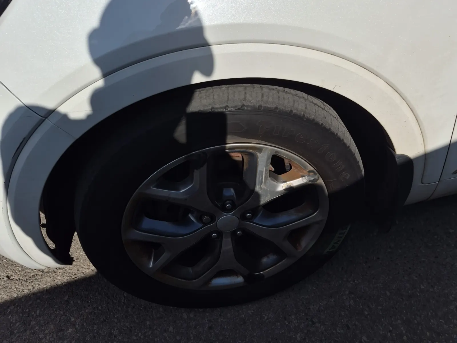 Front driver wheel/tire photo