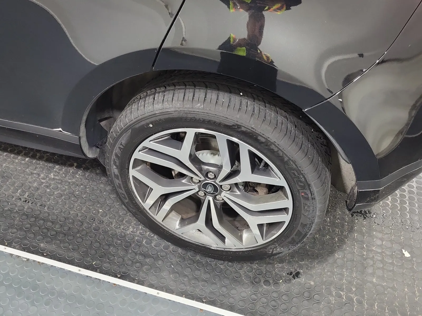 Left Rear Wheel/Tire Photo