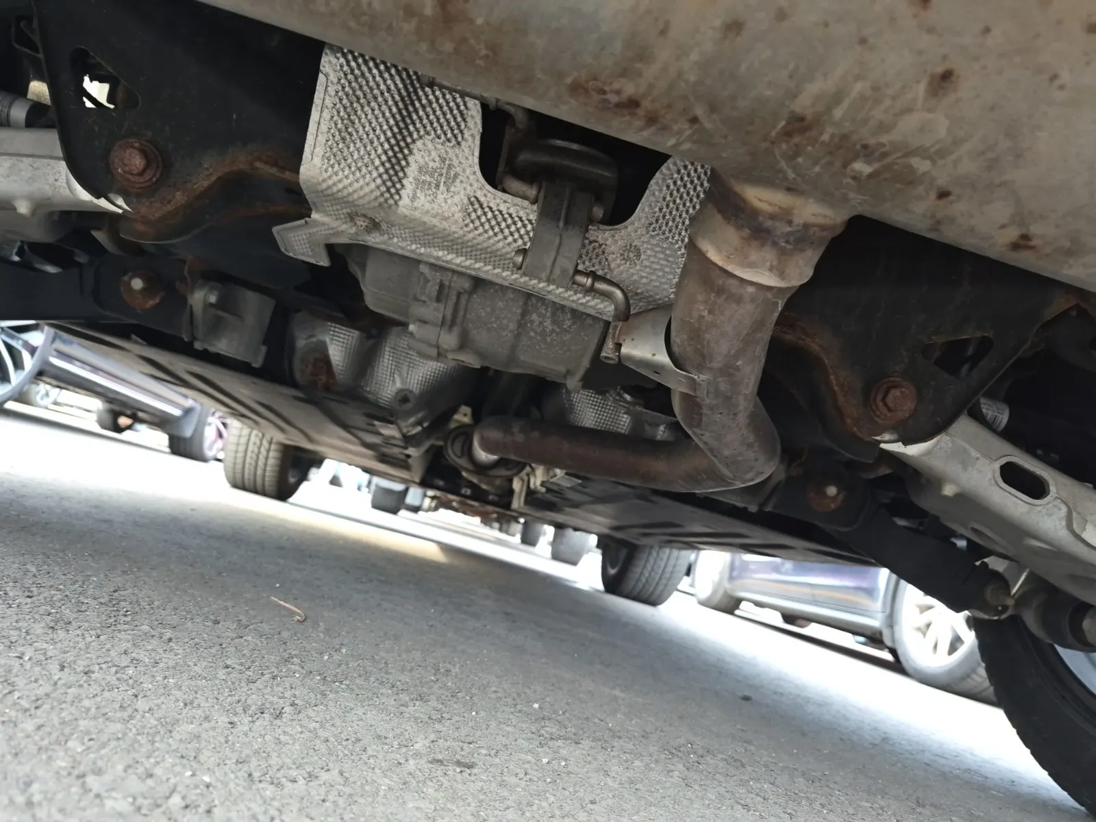 Undercarriage - Rear Photo