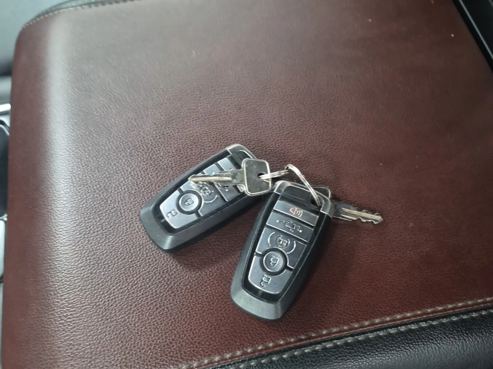 Keys/Fobs/Manual Photo