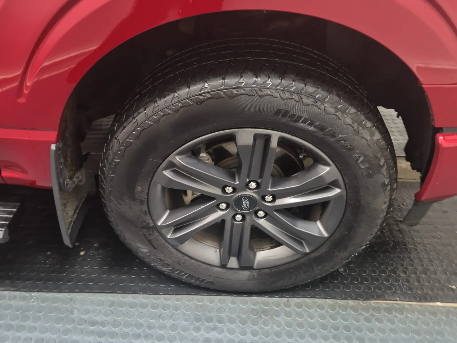 Right Front Wheel/Tire Photo
