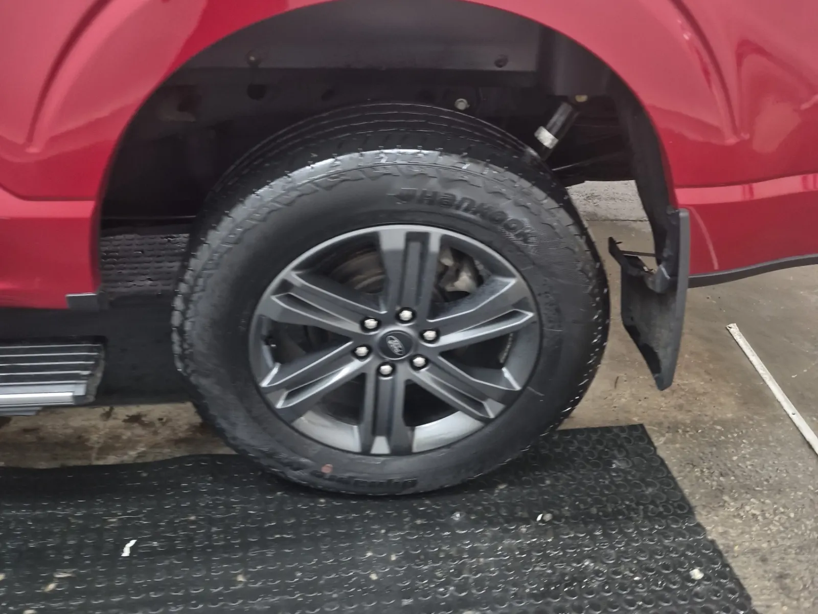 Left Rear Wheel/Tire Photo