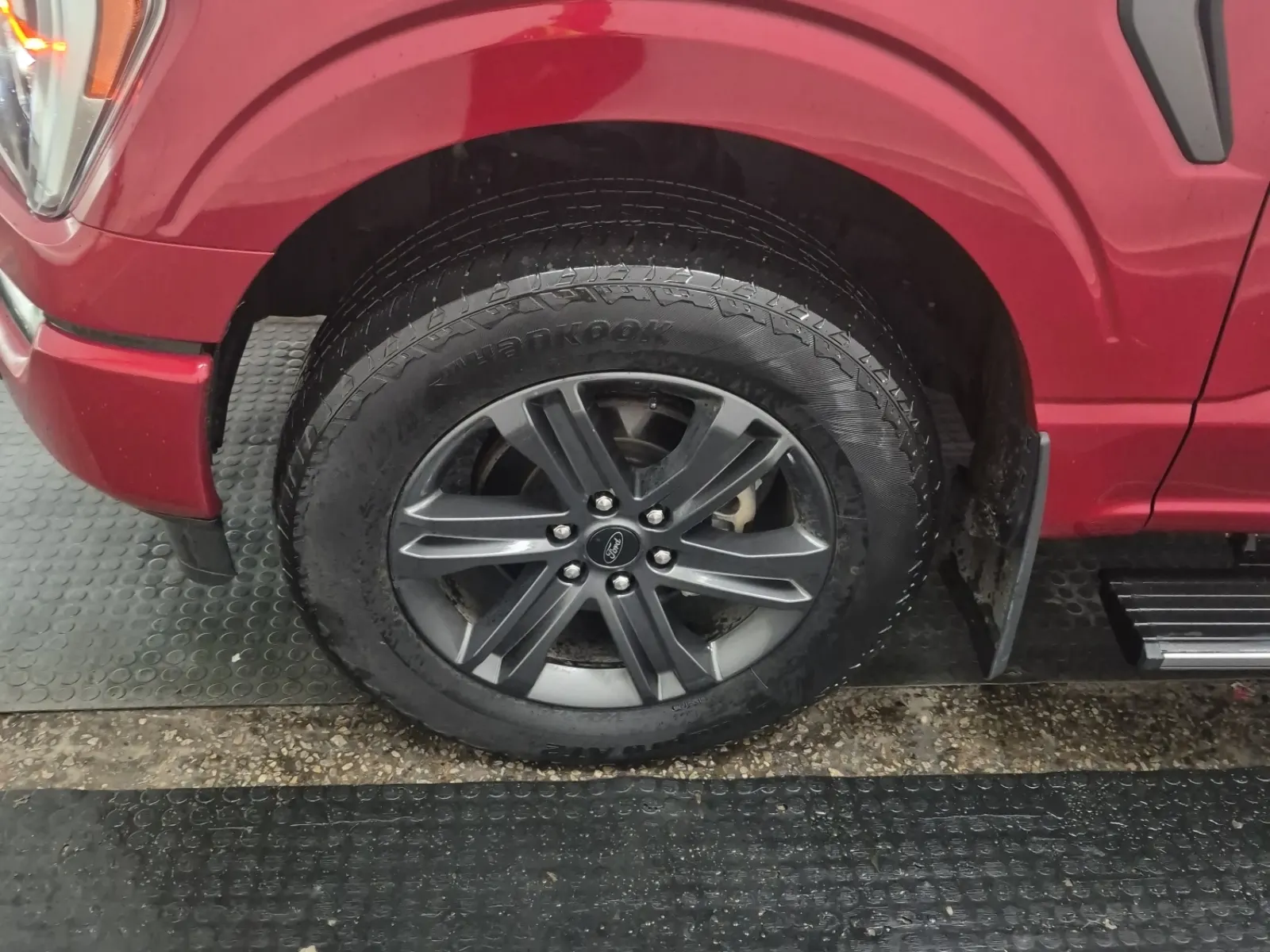 Front driver wheel/tire photo