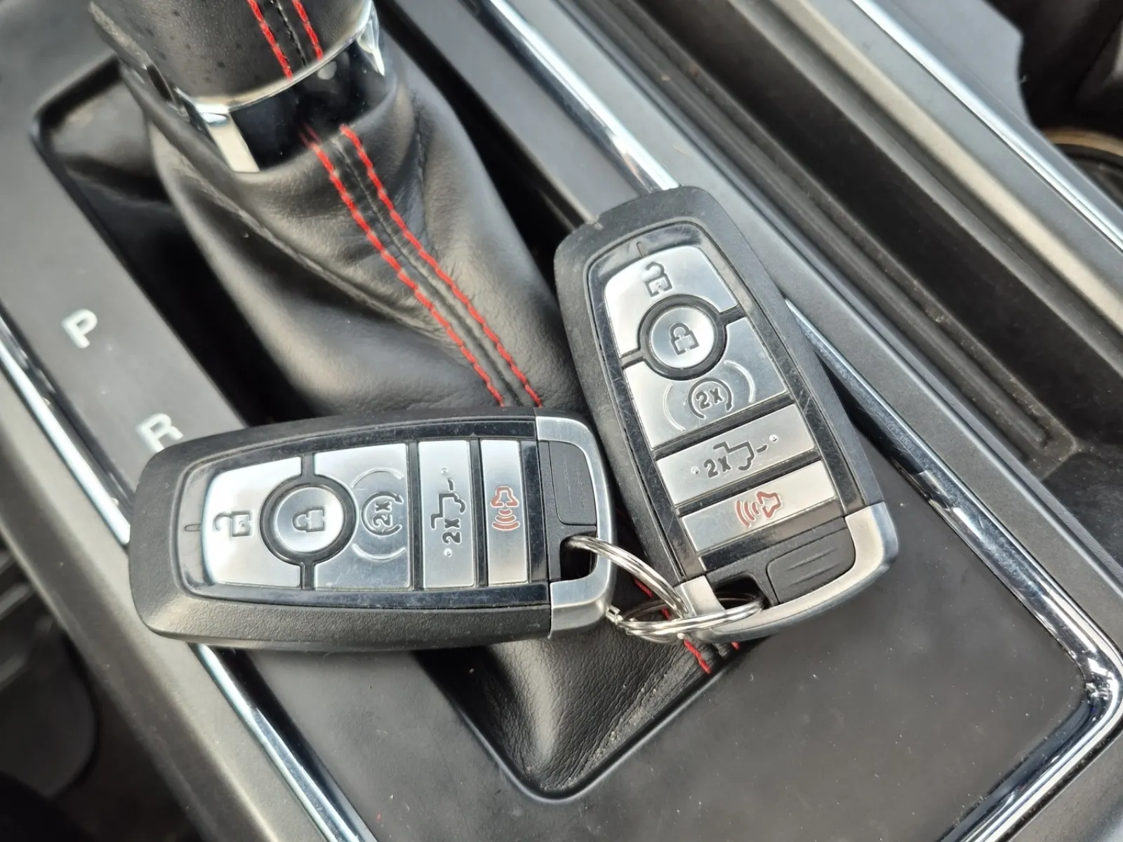 Keys/Fobs/Manual Photo