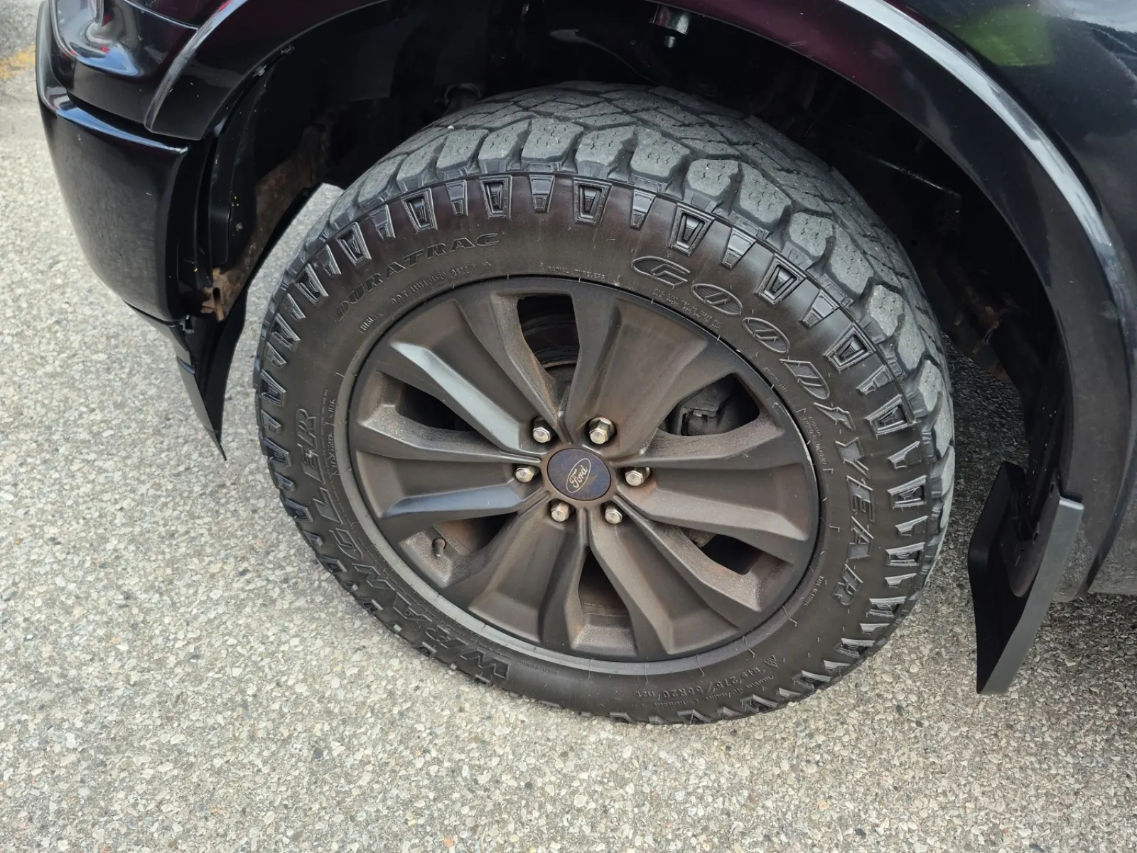 Front driver wheel/tire photo