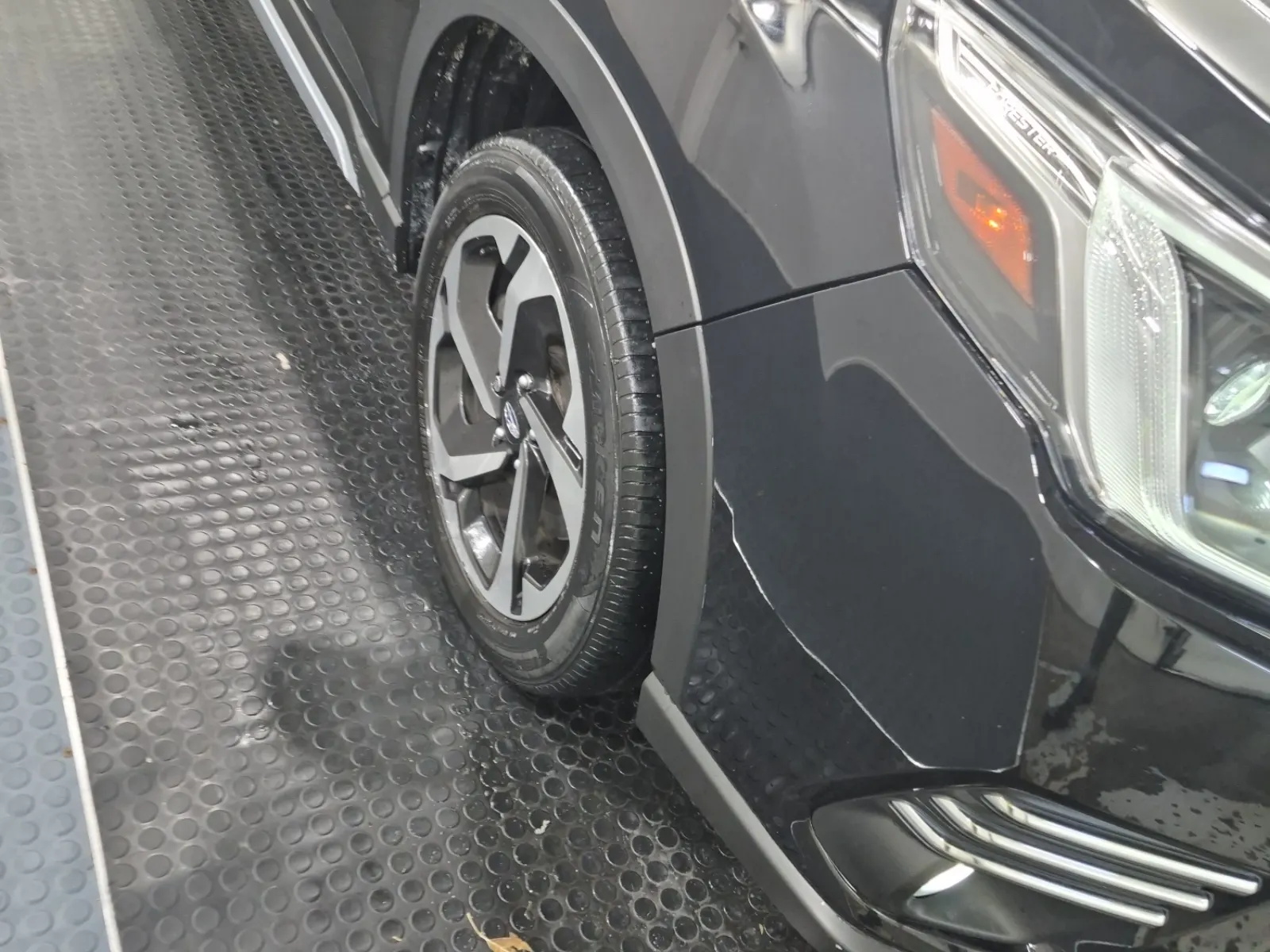 Right Front Wheel/Tire Photo