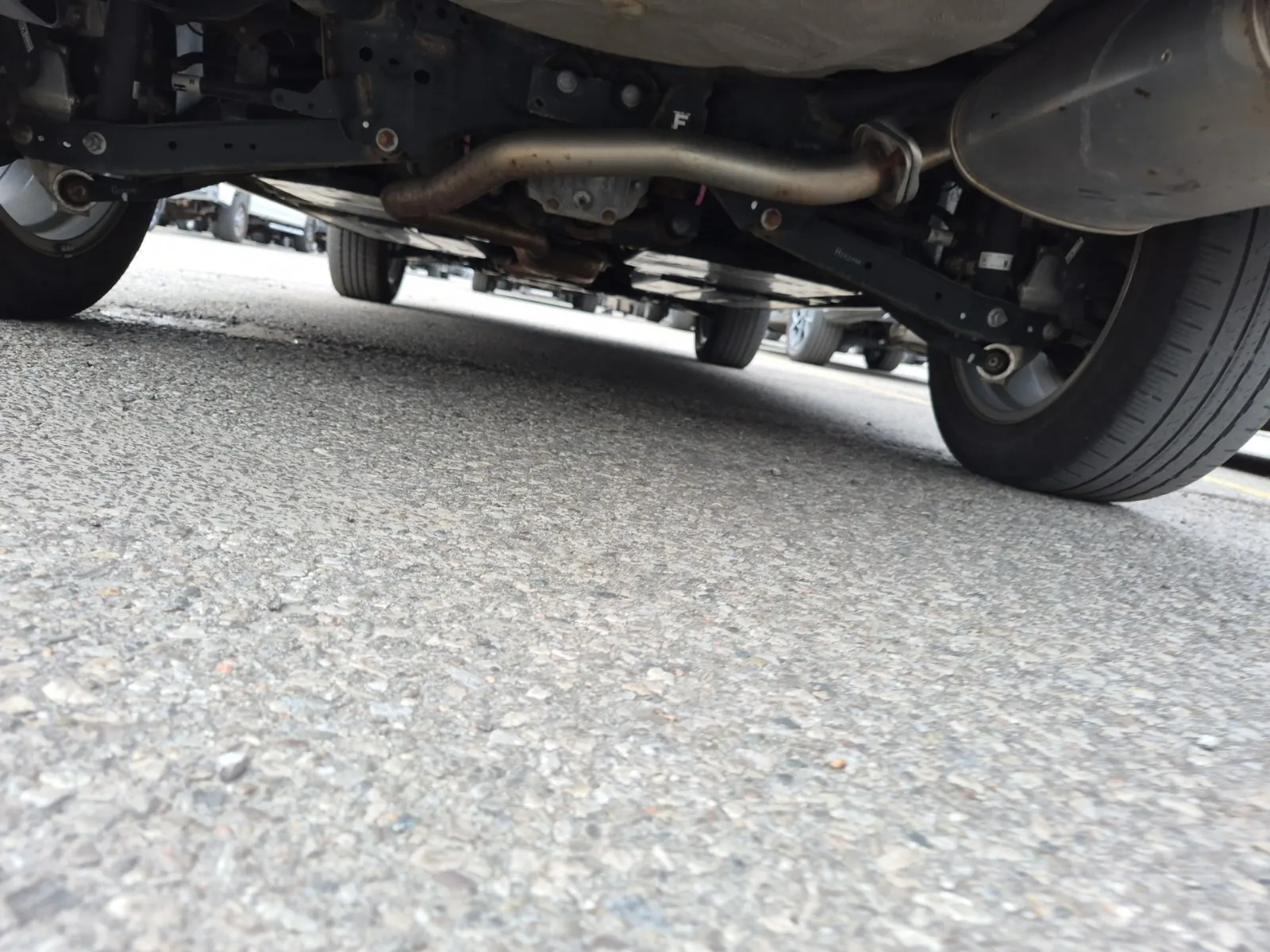 Undercarriage - Rear Photo