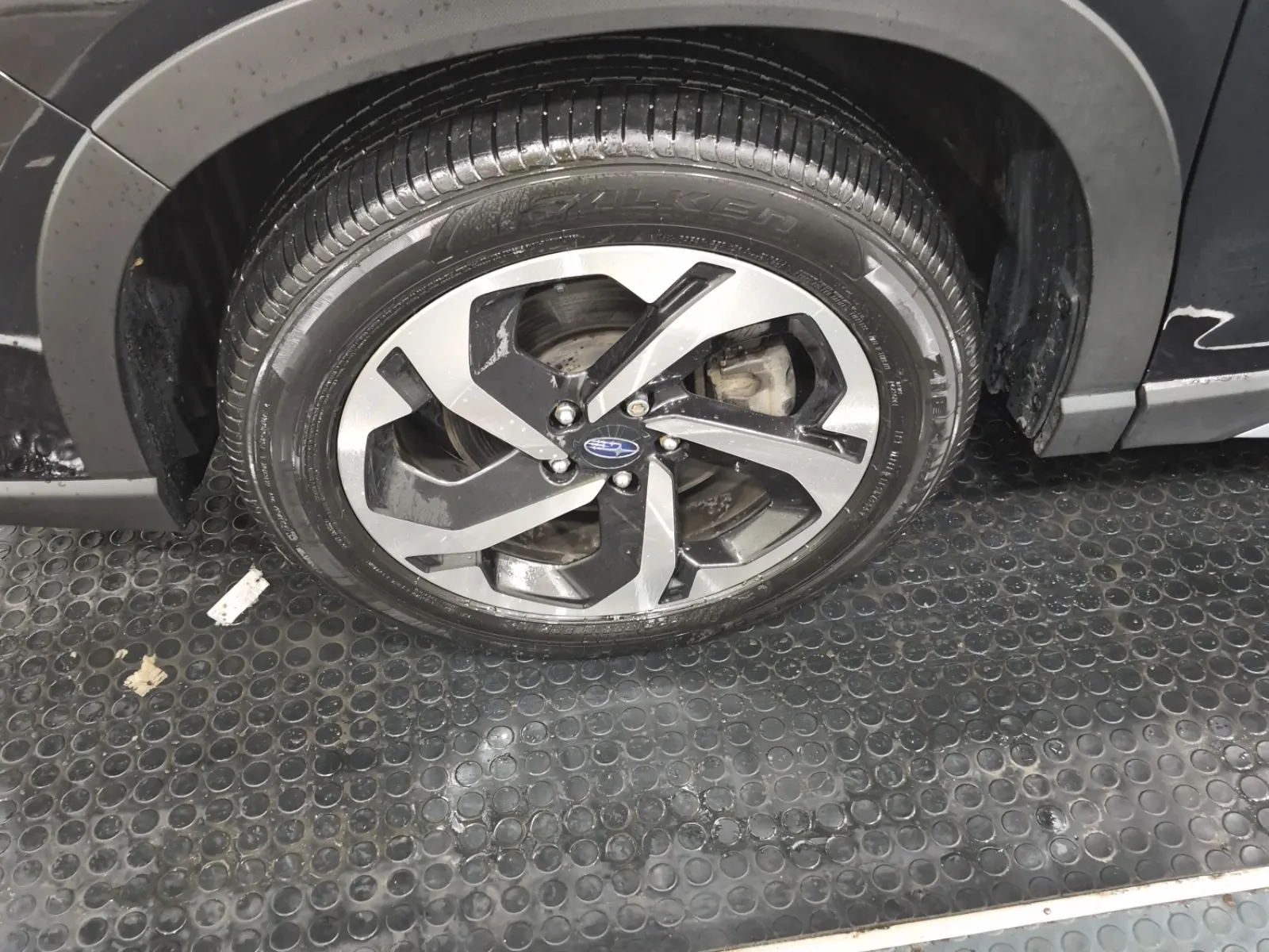 Front driver wheel/tire photo