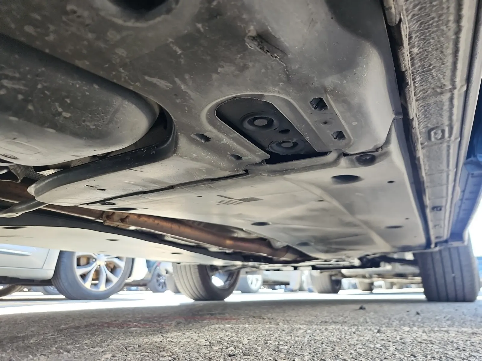 Undercarriage - Passenger Photo