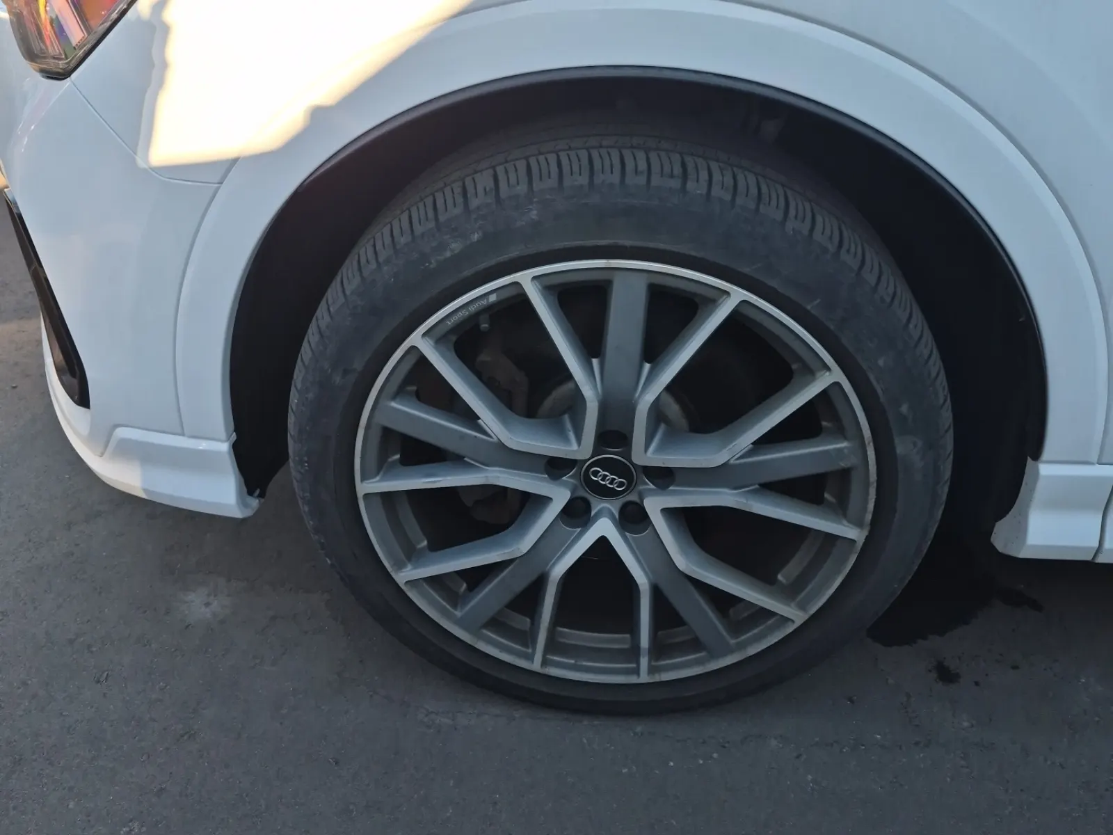 Front driver wheel/tire photo