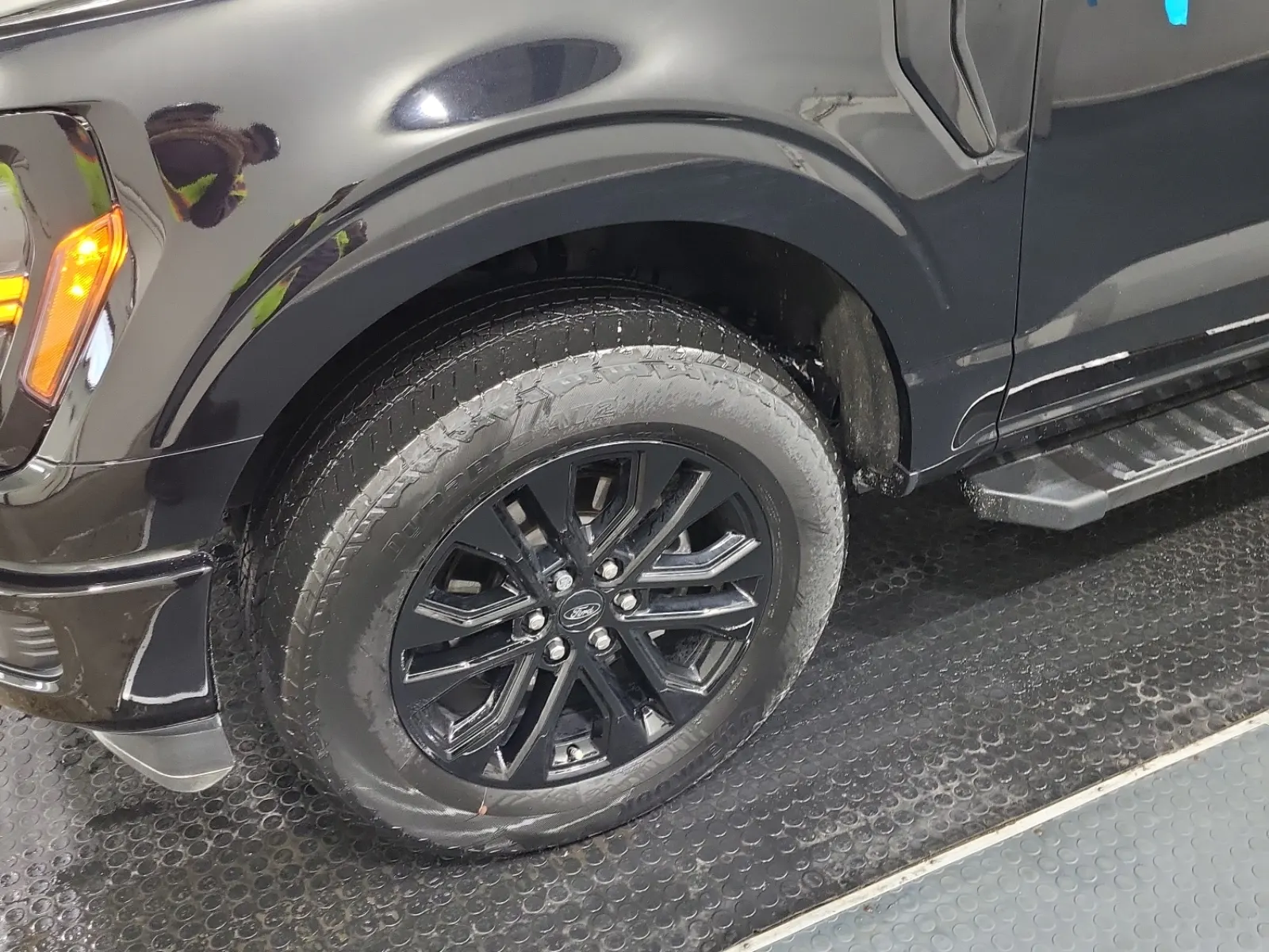 Front driver wheel/tire photo
