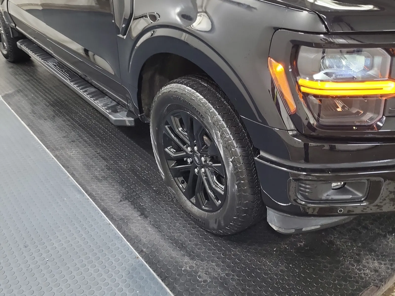 Right Front Wheel/Tire Photo