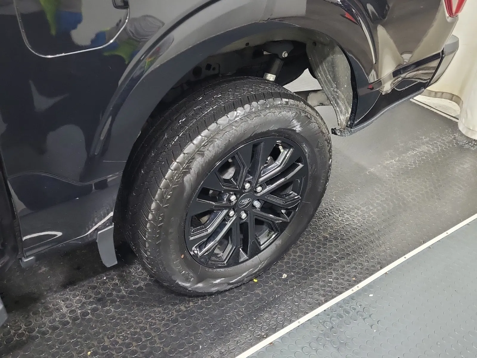 Left Rear Wheel/Tire Photo