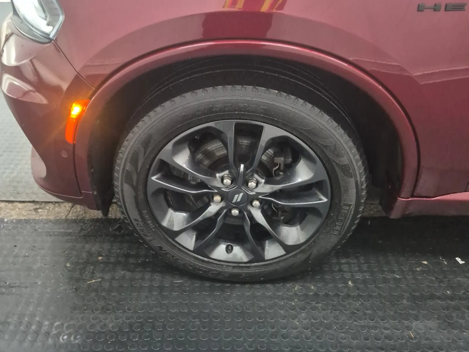 Front driver wheel/tire photo