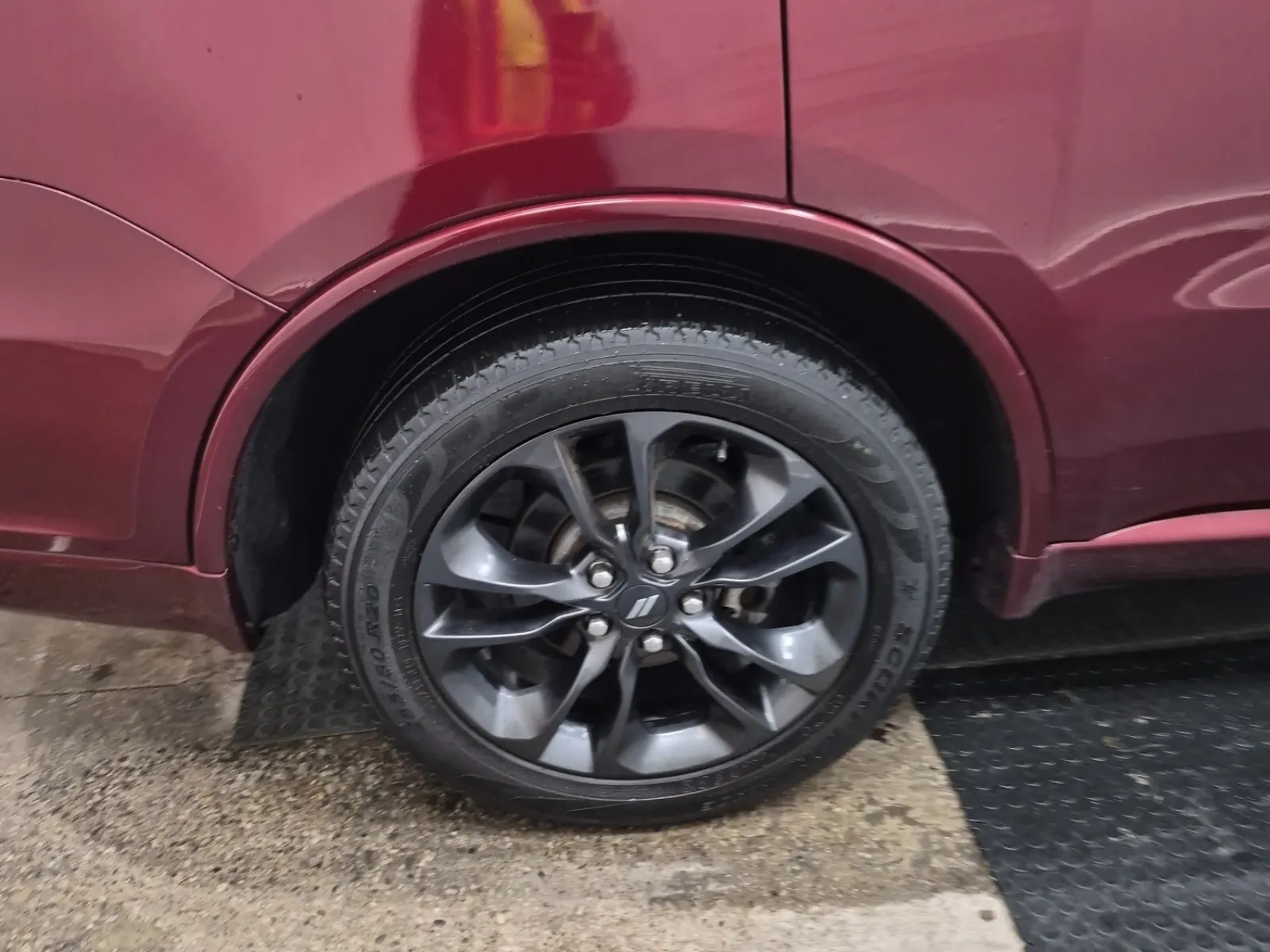 Right Rear Wheel/Tire Photo