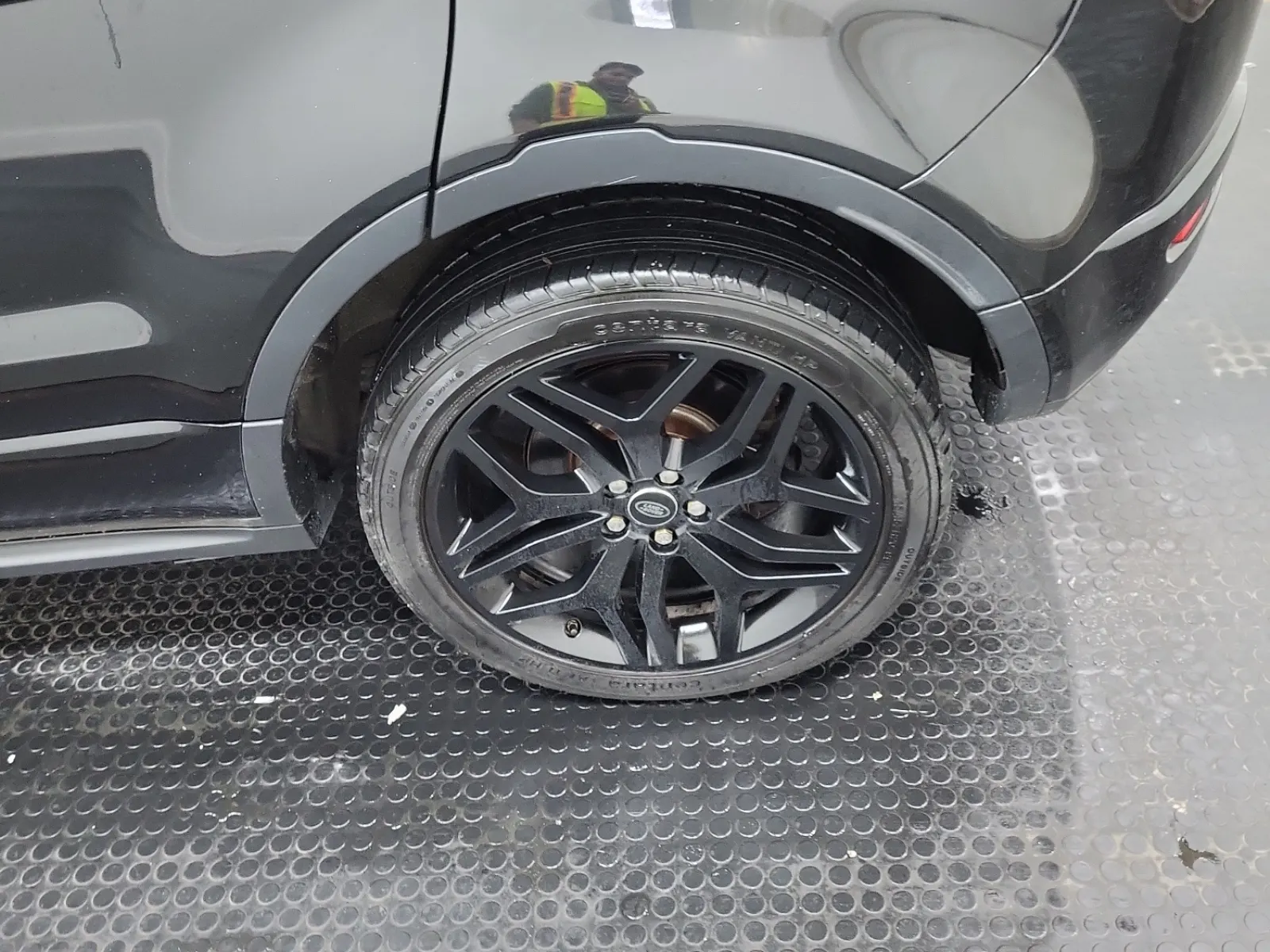 Left Rear Wheel/Tire Photo