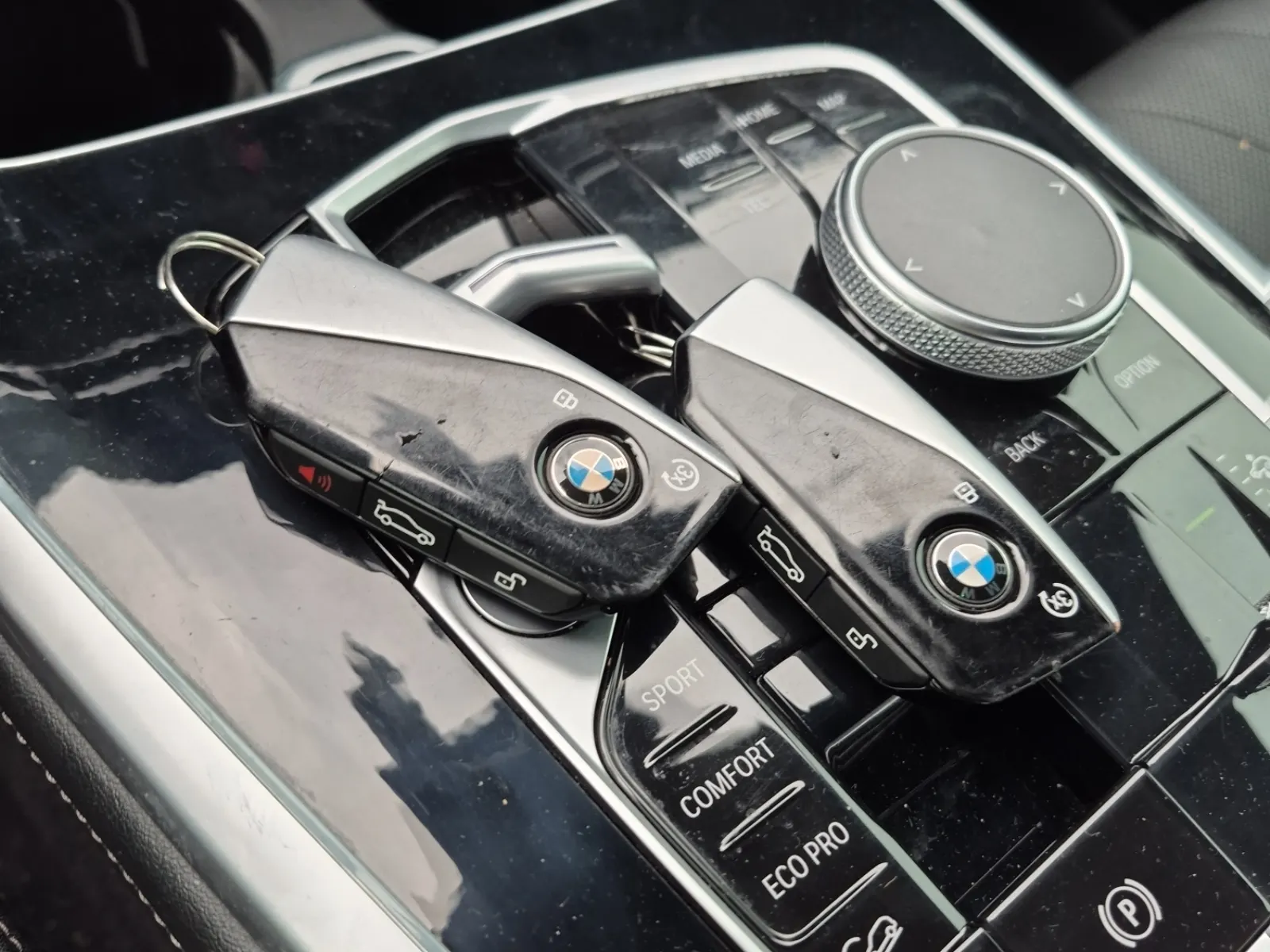 Keys/Fobs/Manual Photo