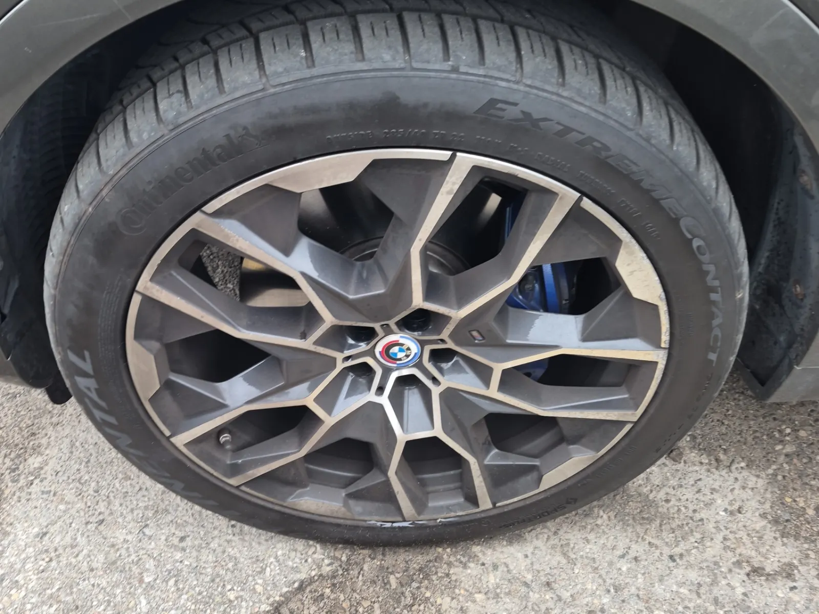Front driver wheel/tire photo