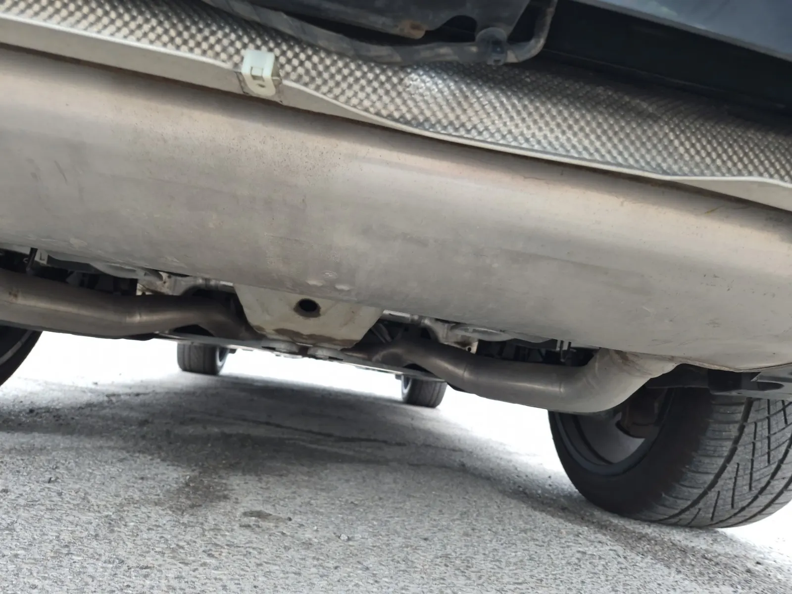 Undercarriage - Rear Photo