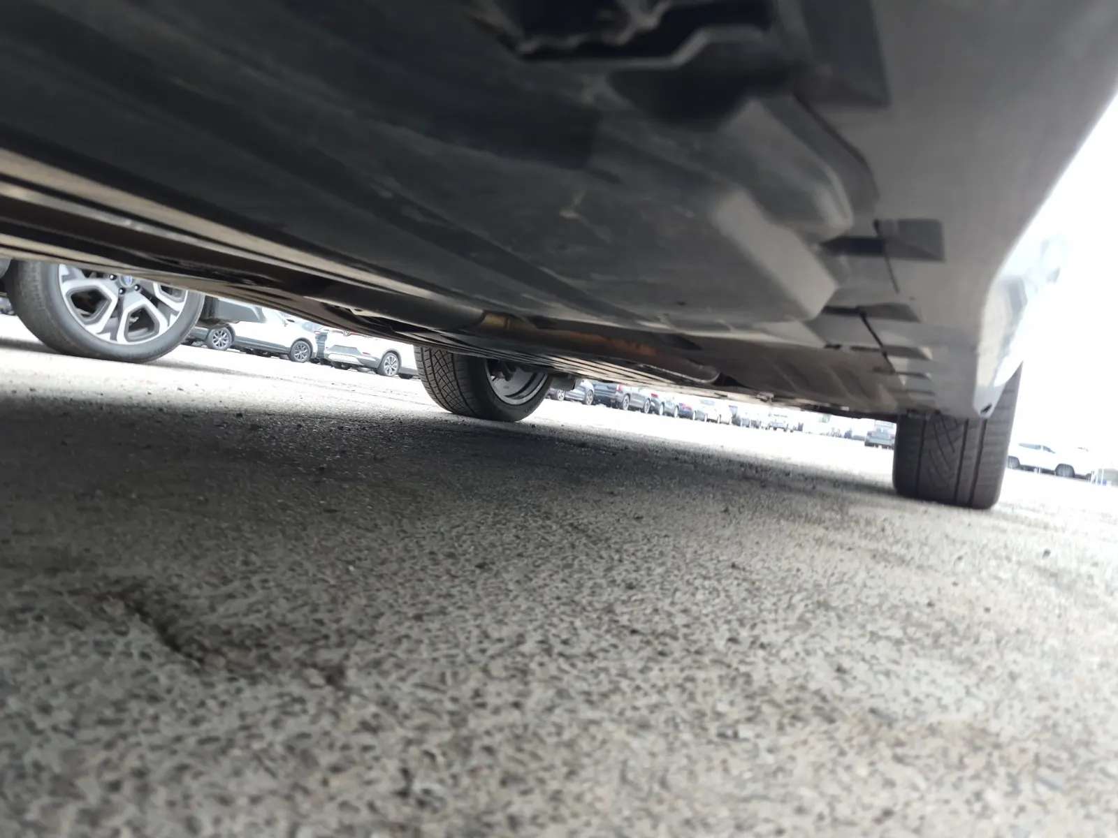 Undercarriage - Passenger Photo