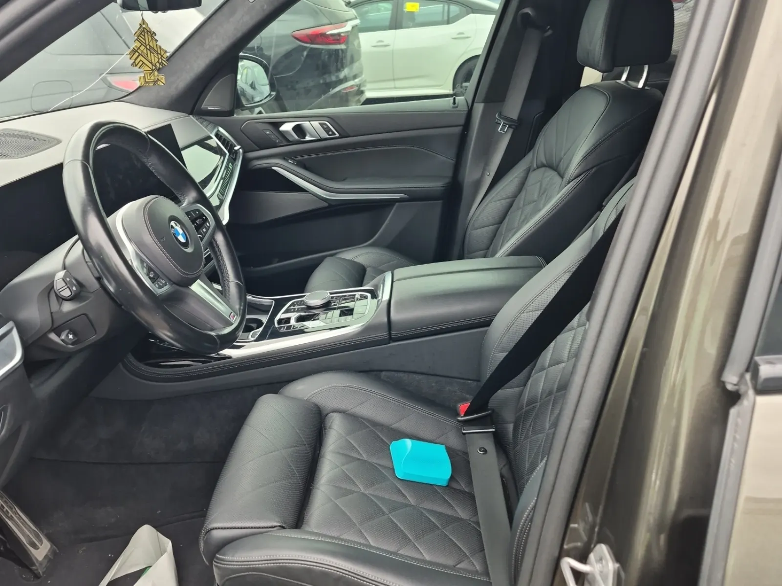 Front Interior Photo