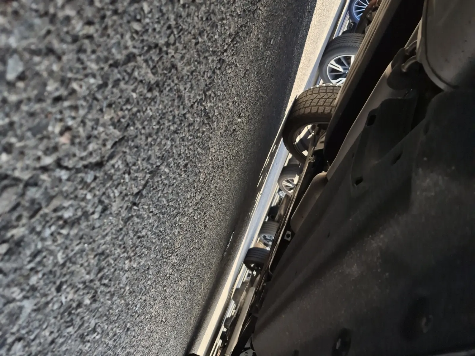 Undercarriage - Passenger Photo