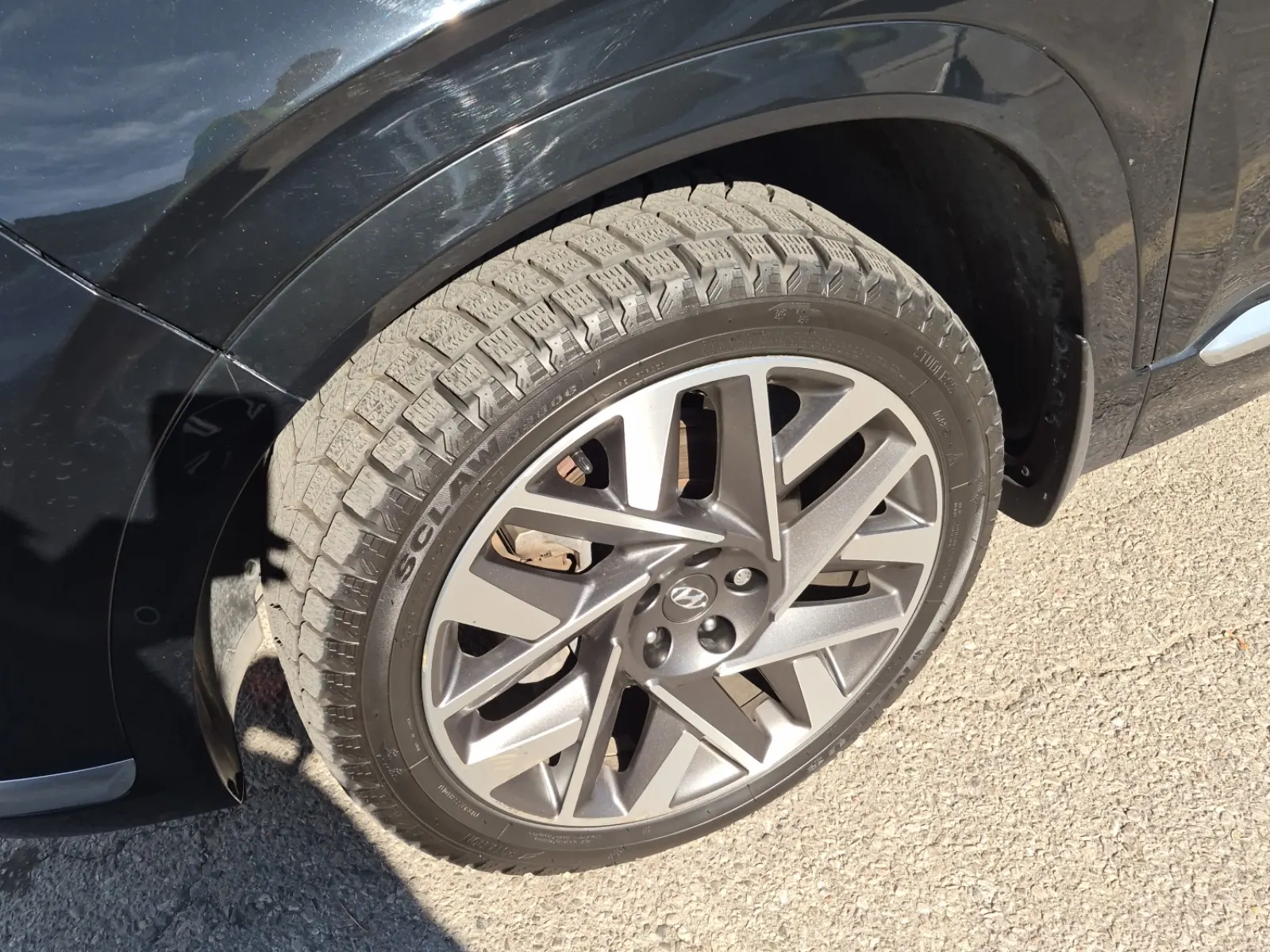 Front driver wheel/tire photo