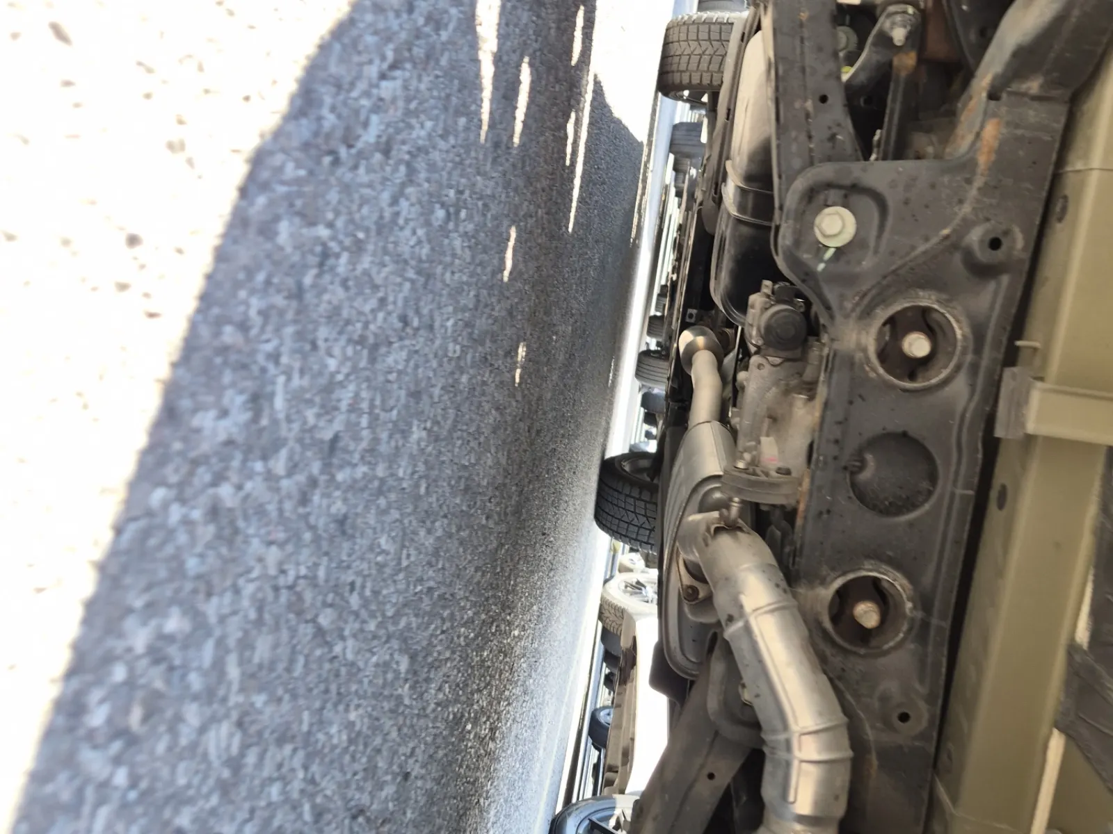 Undercarriage - Rear Photo