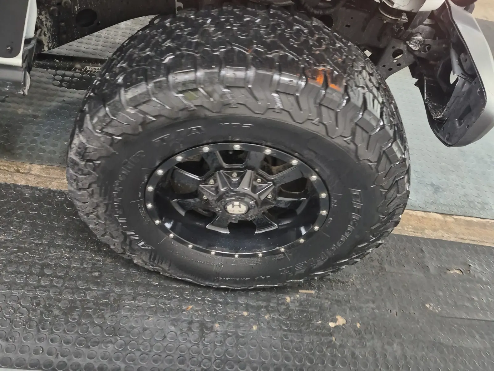 Right Front Wheel/Tire Photo