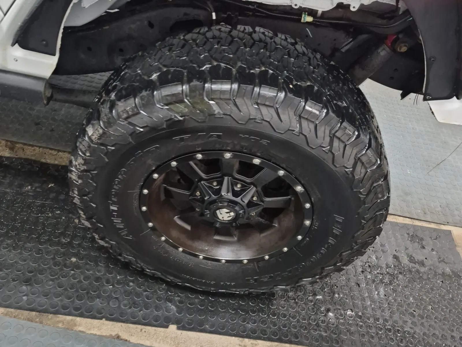 Left Rear Wheel/Tire Photo