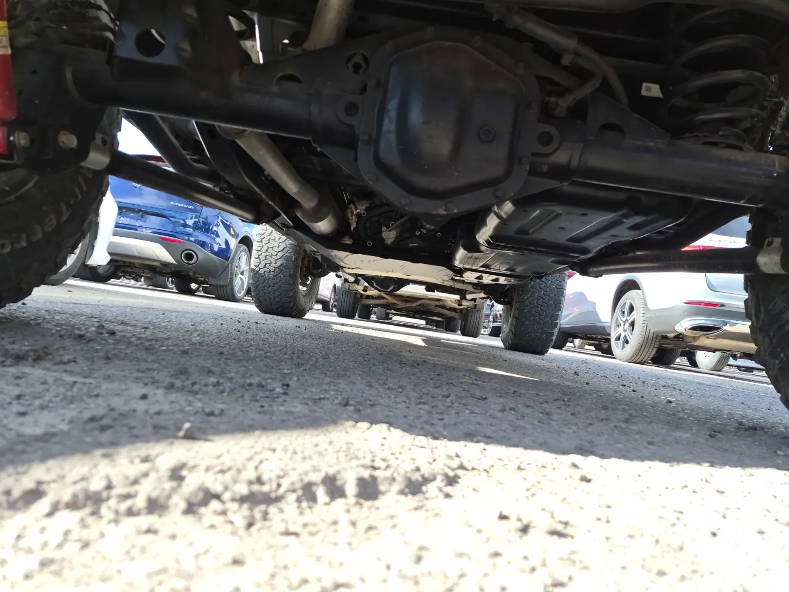Undercarriage - Rear Photo